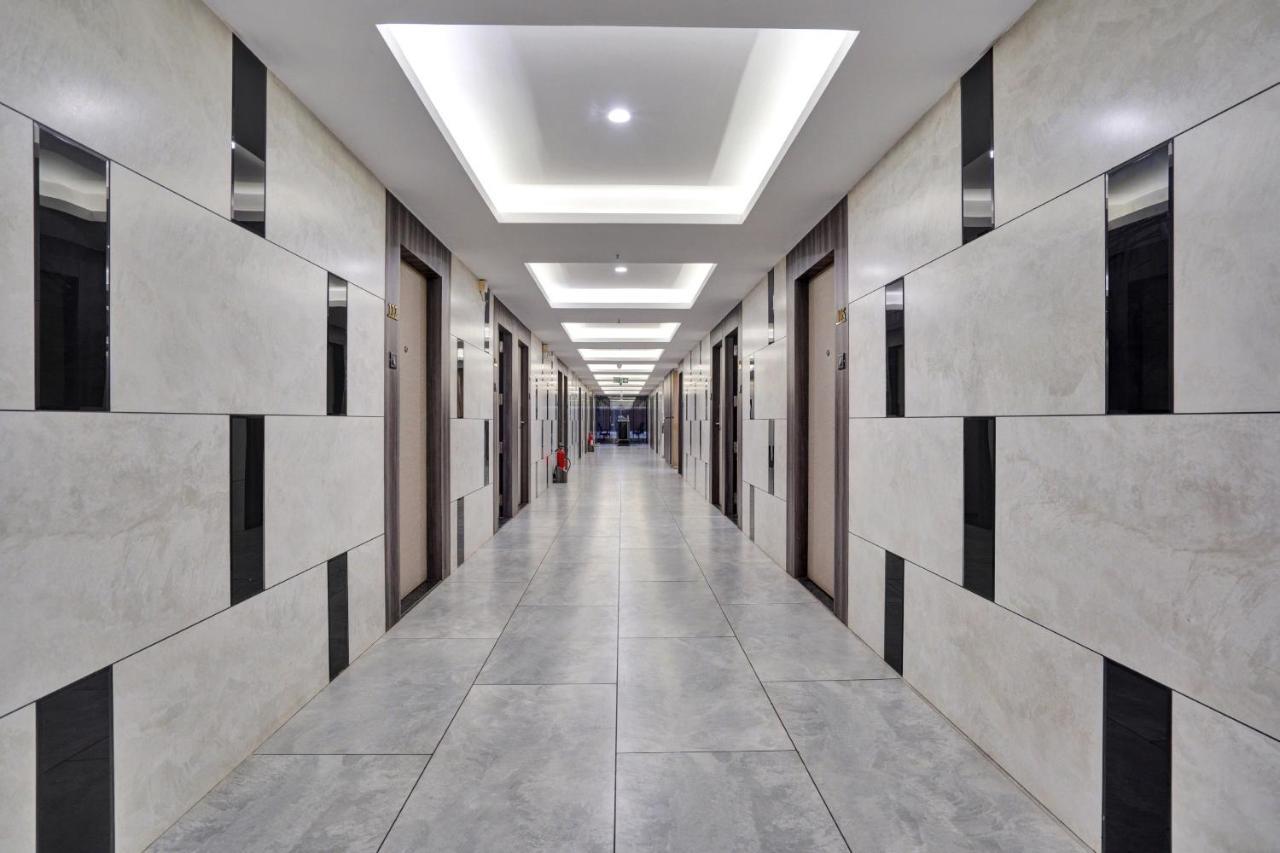 Super Oyo Townhouse 639 Hotel Citadel 2 Surat Exterior foto