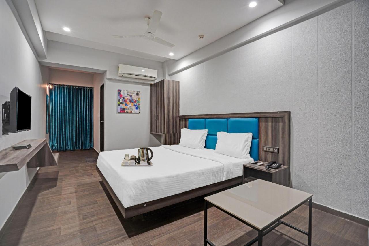 Super Oyo Townhouse 639 Hotel Citadel 2 Surat Exterior foto